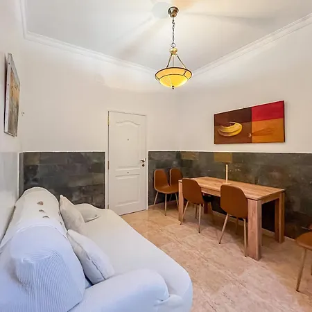 Holiday home The Red House With Private Terrace & Parking