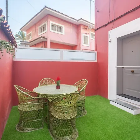Holiday home The Red House With Private Terrace & Parking