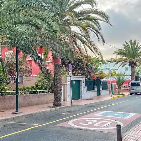 Holiday home The Red House With Private Terrace & Parking
